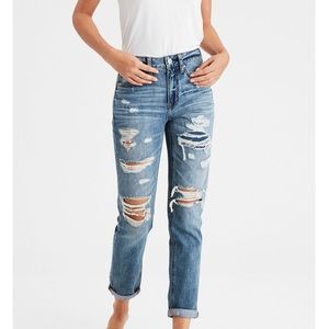 AMERICAN EAGLE HIGH-WAISTED TOMGIRL JEAN